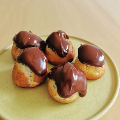 Los Mejores Profiteroles Rellenos de Crema Pastelera de Chocolate Cubiertos de Ganache Pasta Choux Receta La Carañola