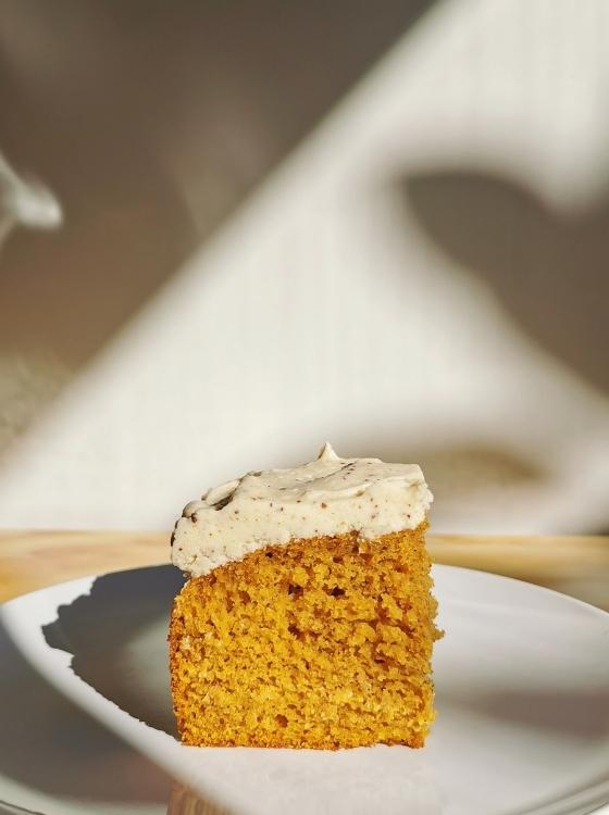 Pastel de Calabaza y Frosting de Queso y Mantequilla Tostada Receta La Carañola Corte