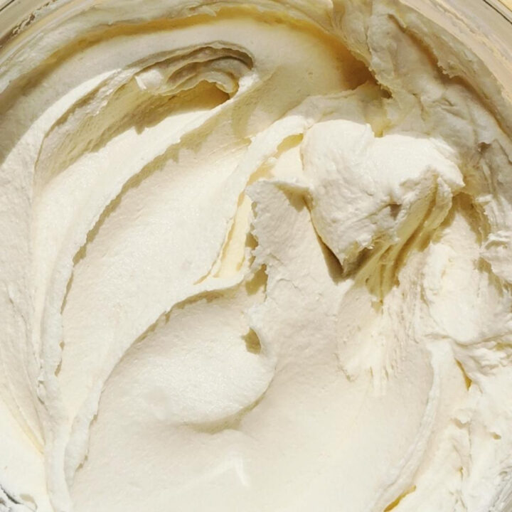 Buttercream de Vainilla Básica Crema de Mantequilla Receta La Carañola