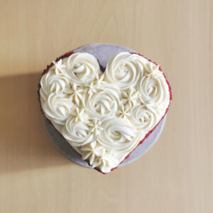 Cómo hacer un pastel en forma de corazón Red Velvet con Frosting de Queso Crema Receta La Carañola