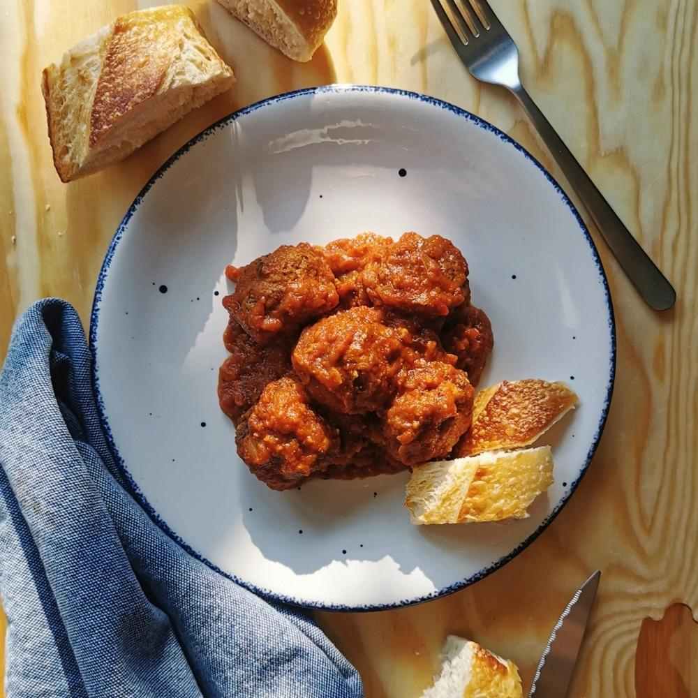 Albóndigas en salsa de tomate parmesano pesto meatballs tomato sauce Los Soprano Food Receta de La Carañola