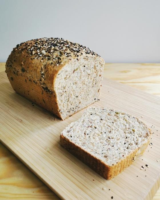 Pan Casero Facil de Sandwich molde caja integral con semillas multicereales Receta de La Carañola