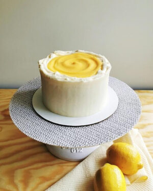 Pastel Tarta de Limón Lemon Layer Cake Relleno de Lemon Curd Crema de Limón Inglesa y Frosting de Queso Infalible Receta La Carañola