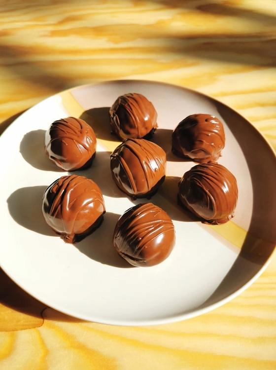 Trufas Bolitas de Almendra y Chocolate Saludables Sin gluten sin azucar sin lactosa lacteos sin horno veganas proteicas proteina Receta La Carañola