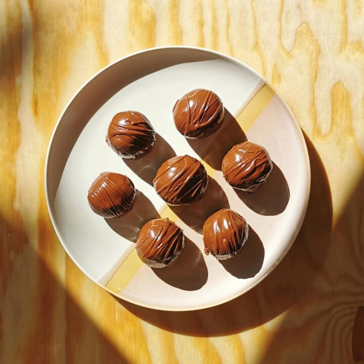 Trufas Bolitas de Almendra y Chocolate Saludables Sin gluten sin azucar sin lactosa lacteos sin horno veganas proteicas proteina Receta de La Carañola