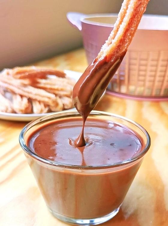 Churros con salsa de chocolate a la taza mexicanos españoles receta La Carañola Kochstelle boquilla duya manga pastelera