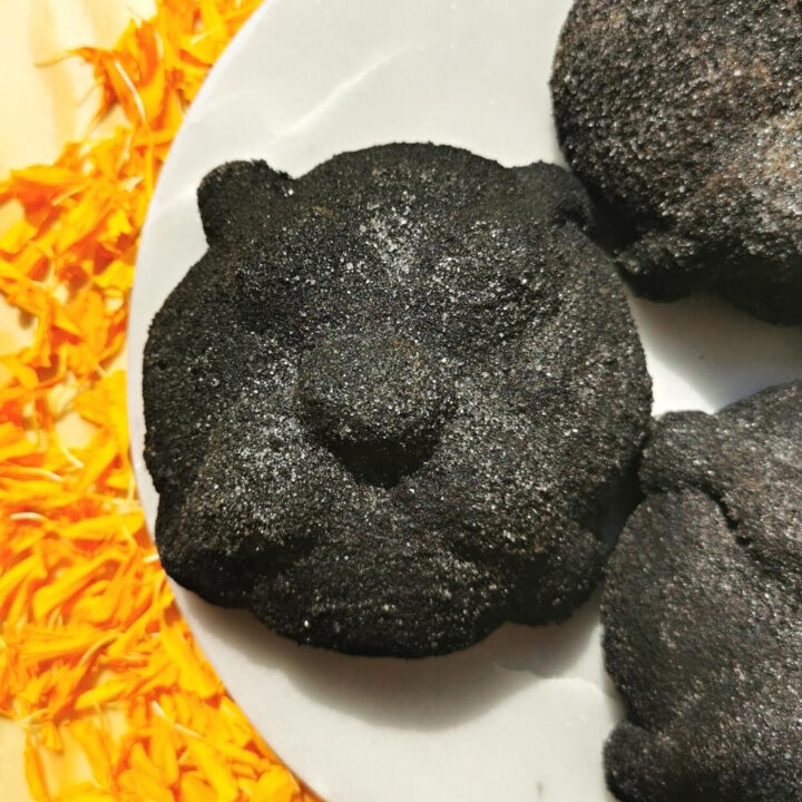 Cómo hacer Cenizas de Totomoxtle Hojas de Maíz Elote para pan de muerto negro Receta La Carañola