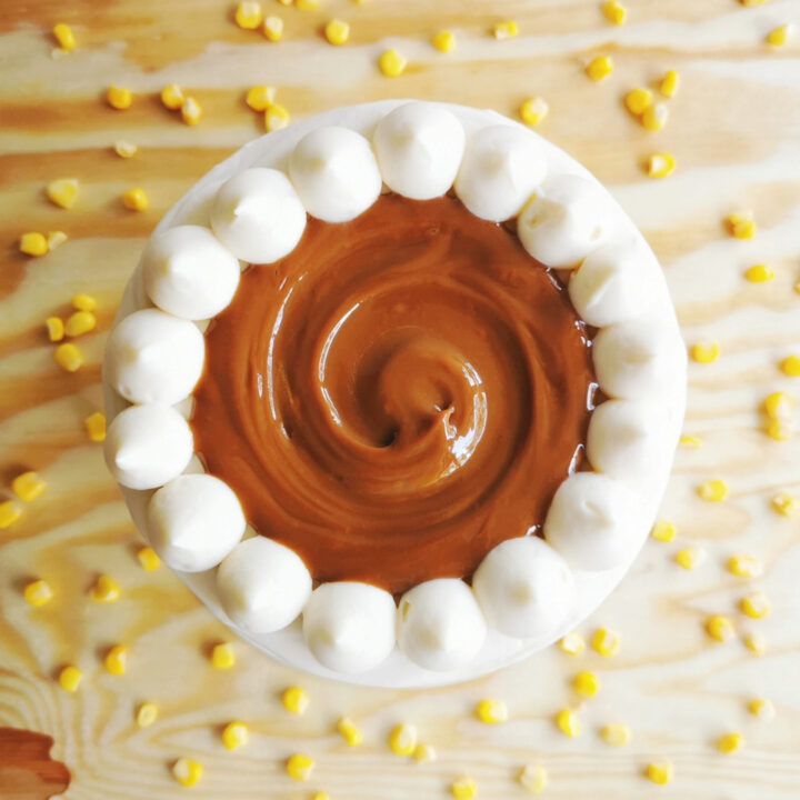 Pastel Pan de Elote Maíz Jojoto Choclo Cornbread relleno Dulce de Leche Arequipe Cajeta Frosting de Queso Receta Carañola