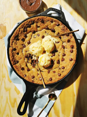 Galleta en Sartén rellena de Nutella Chocolate Chip Stuffed Skillet Cookie Receta de la Carañola