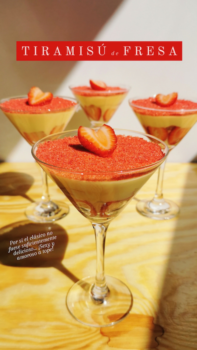 Galería Bricomanía Tiramisú de Fresa San Valentín Postre sin horno Savoiardi Día de los Enamorados Receta La Carañola Red Velvet Postres para San Valentín