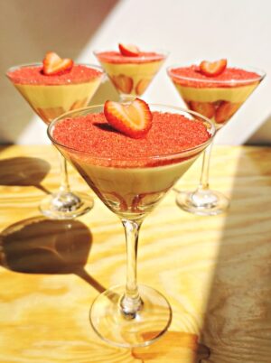 Tiramisú de Fresa San Valentín Postre sin horno Savoiardi Día de los Enamorados Receta Carañola Red Velvet