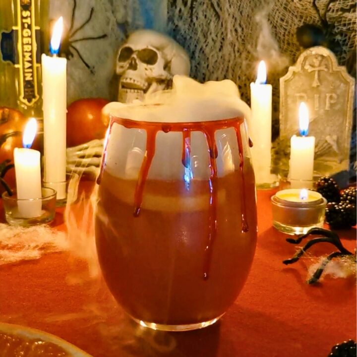 Spooky Sangría Halloween Cocktail Licor Saint Germain Flor de Saúco Receta Carañola
