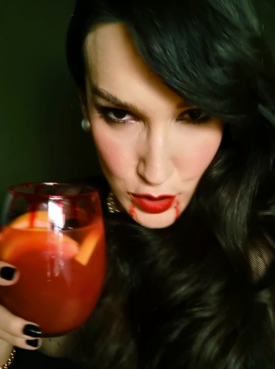 Spooky Sangría Halloween Cocktail Licor Saint Germain Flor de Saúco Receta de La Carañola