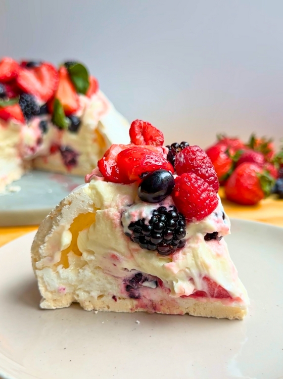 Pavlova Fácil de Frutos Rojos Receta La Carañola