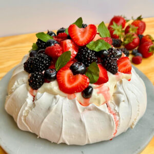 Pavlova Fácil de Frutos Rojos Receta de La Carañola