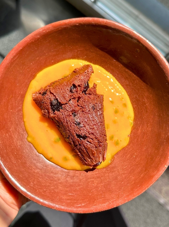 Tamales dulces de chocolate con salsa de mango y maracuya Receta Emma Pinto y La Carañola