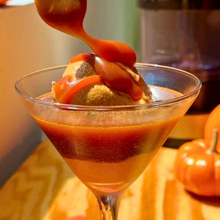 Pumpkin Spice Affogato Helado de Calabaza Especias Caramelo Salado y Galletas Lotus Receta Ninja Creami La Carañola