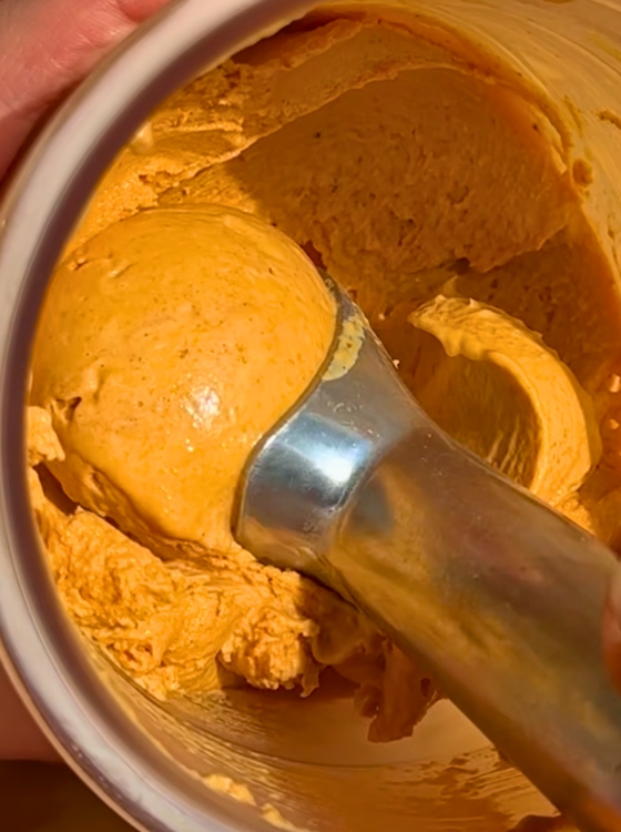 Pumpkin Spice Affogato Helado de Calabaza Especias Caramelo Salado y Galletas Lotus Receta Ninja Creami