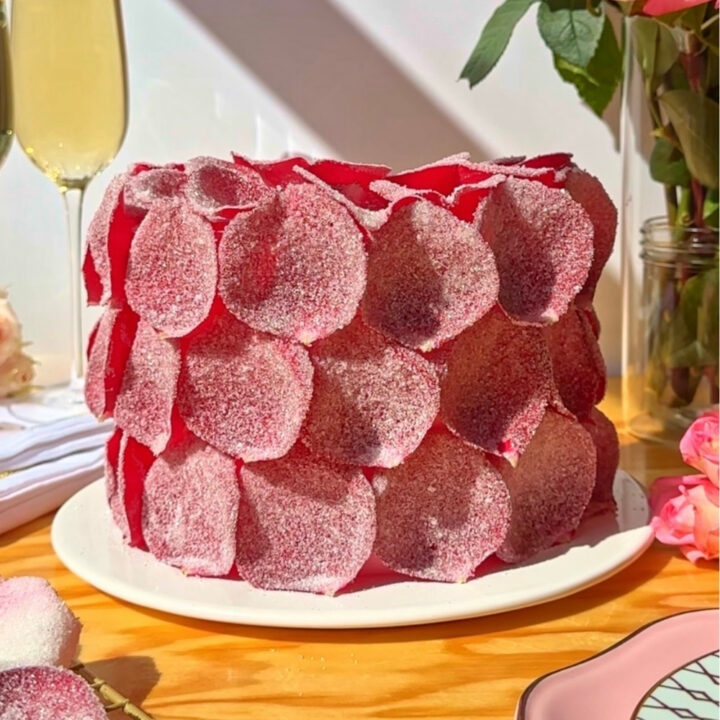 Pastel de Campagne y Rosas con Pétalos Cristalizados
