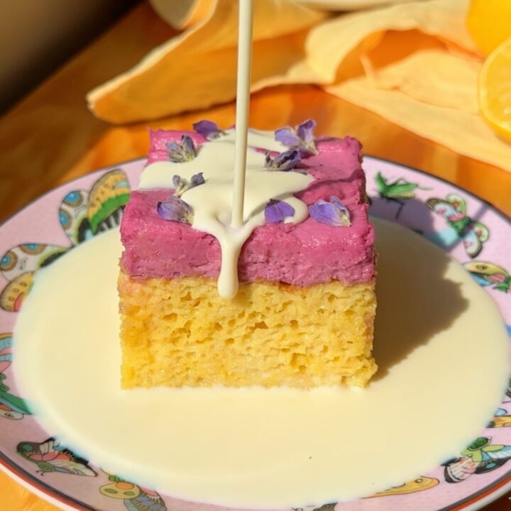 Tres Leches de Lavanda y Zarzamora